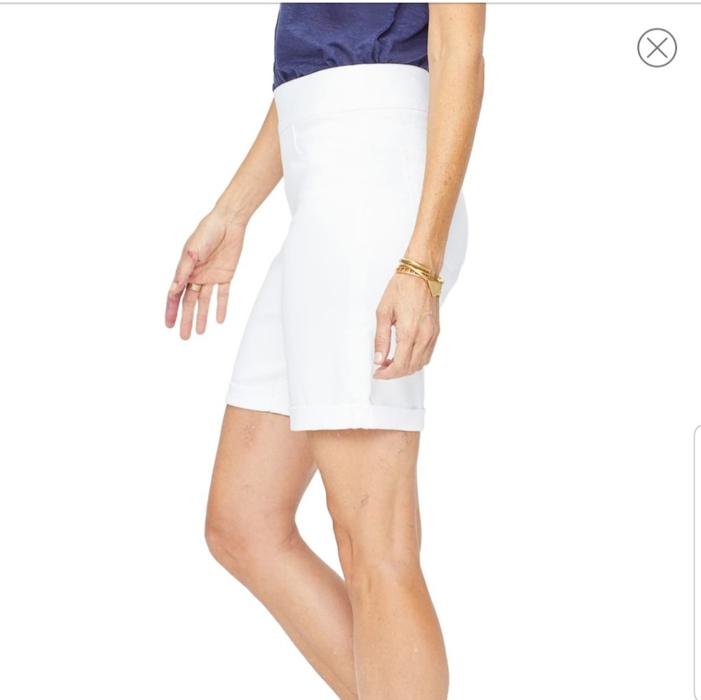 NYDJ white stretch shorts size 2 brand new